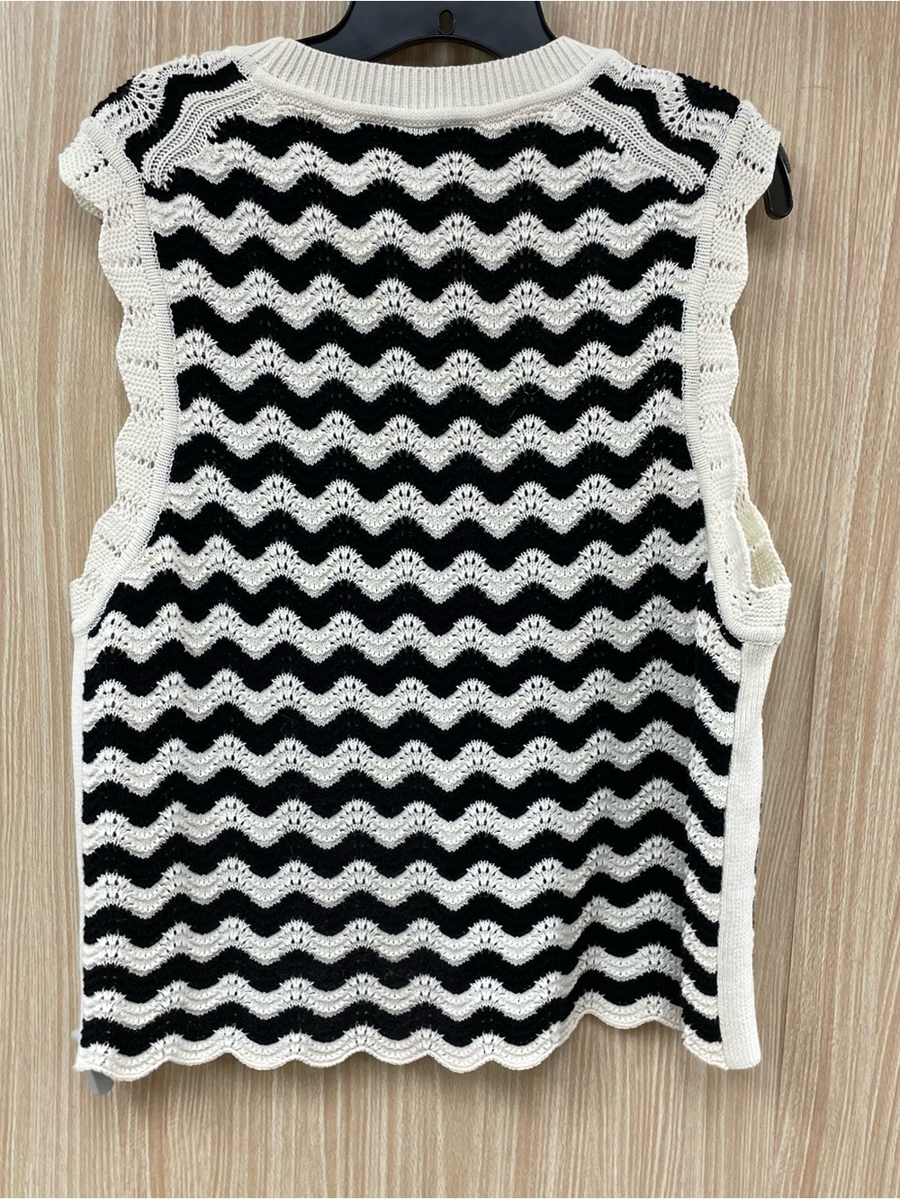 Me + Em Cream Striped Sweater Vest Size Large - Picture 4 of 7